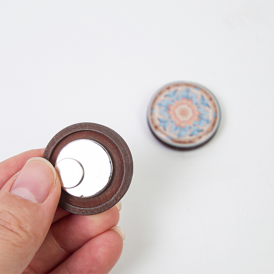 Vintage Floral Magnetic Needle Minder