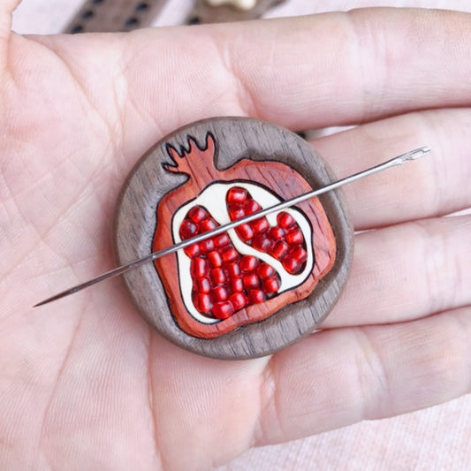 Magnetic Pomegranate Needle Minder